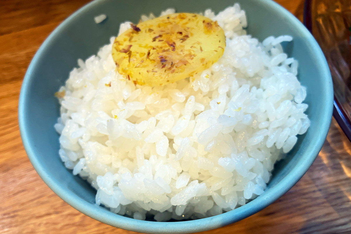 ここでふと半ライスの存在に気がつく
