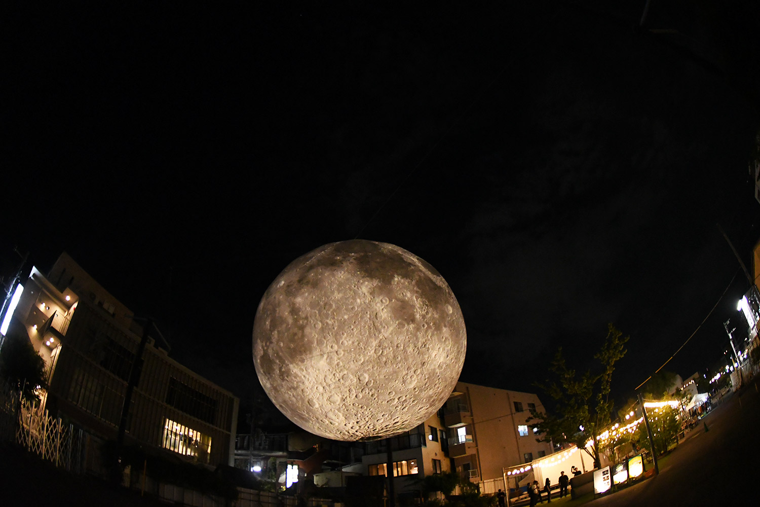 LUKE JERRAM “Museum of the Moon”
