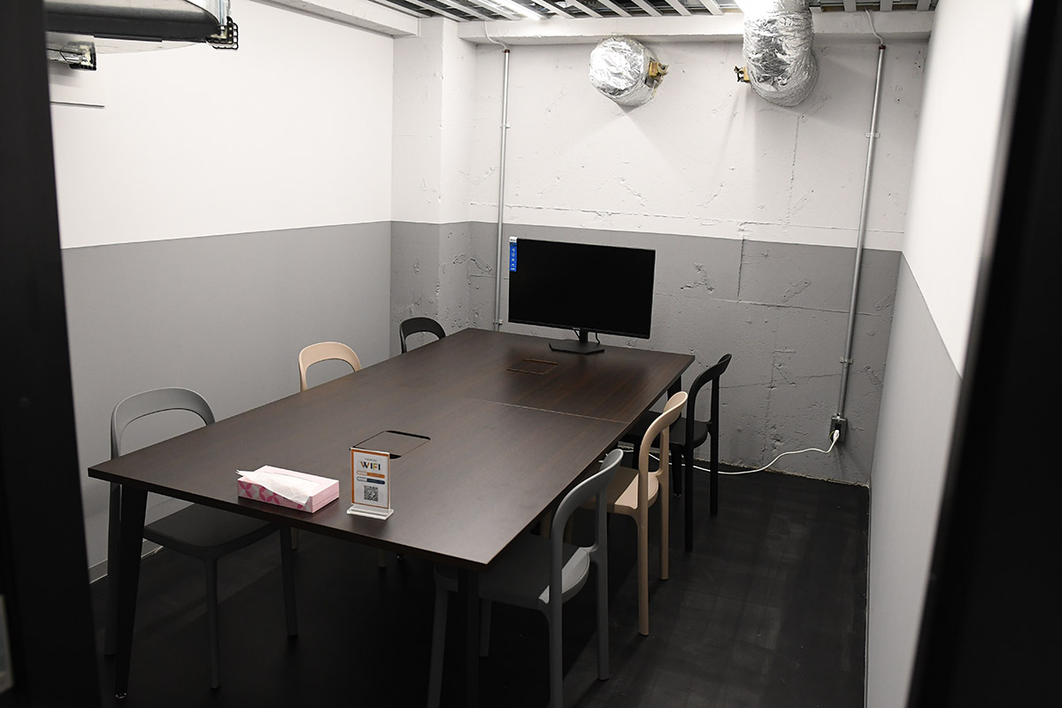 会議室は6名利用・8名利用の2室、別料金ですが会議室のみの利用も可能です
