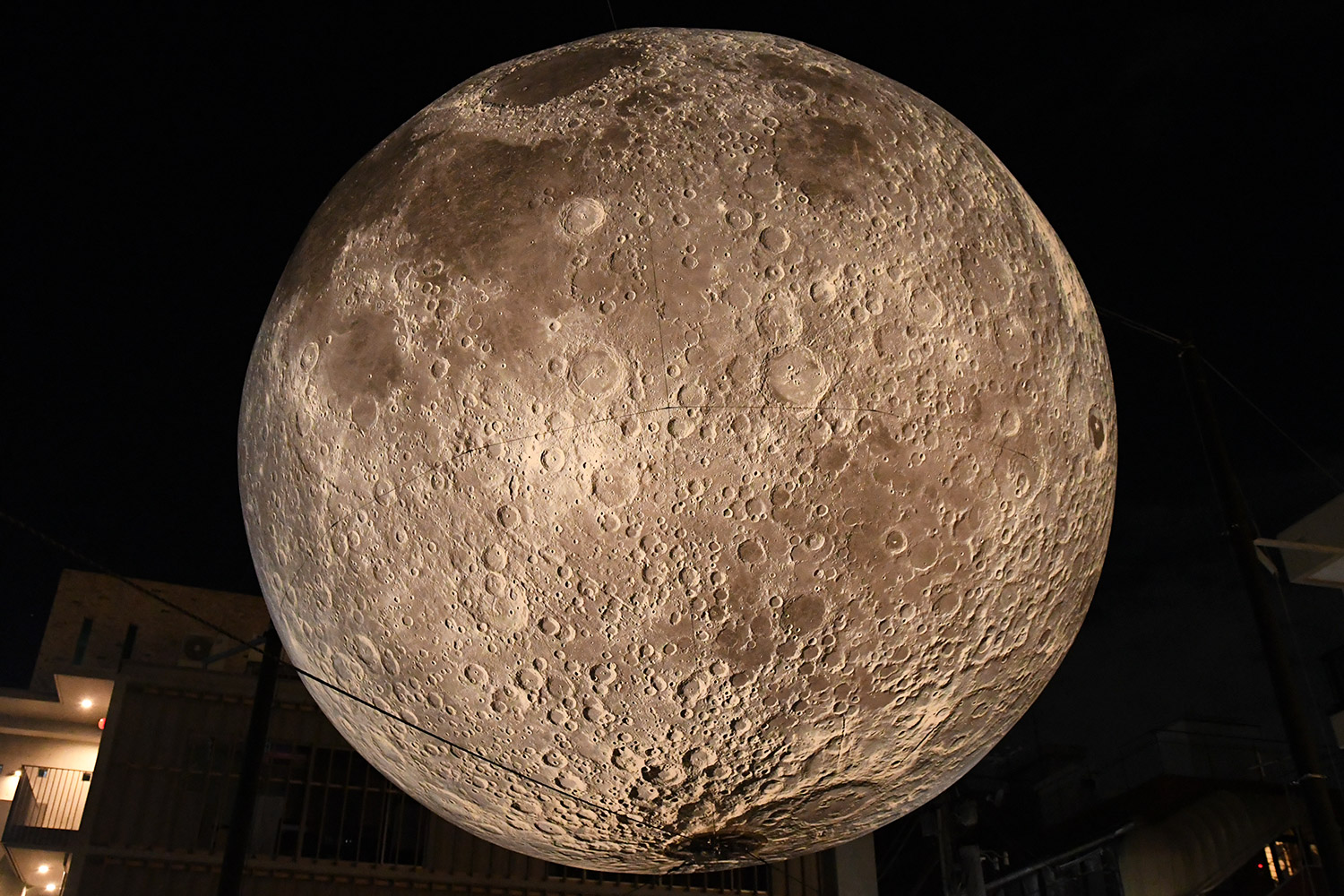 LUKE JERRAM “Museum of the Moon”