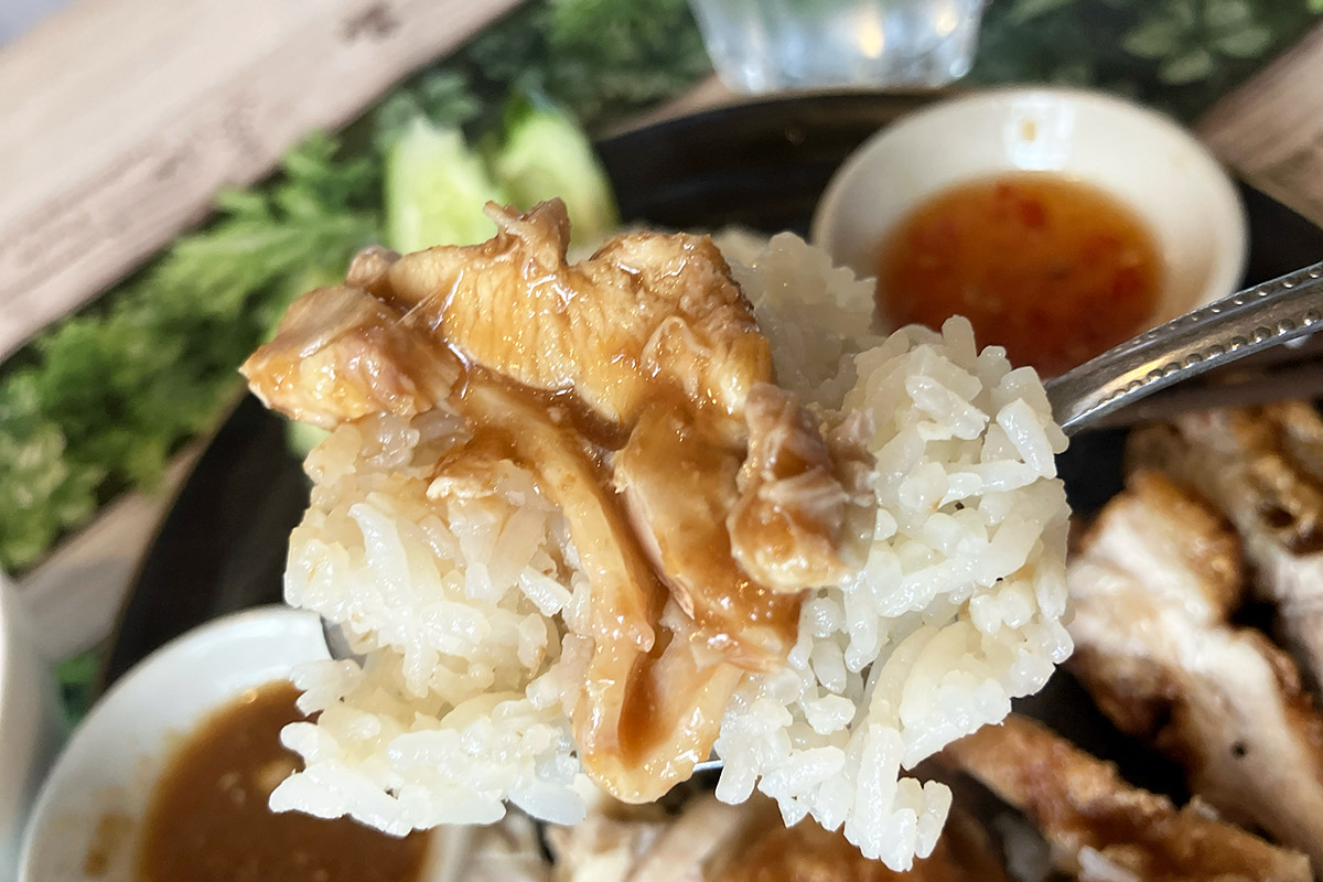 こちらもご飯との相性は抜群ですよ、蒸し鶏か揚げ鶏か悩んだら、このセットが絶対的にオススメです!
