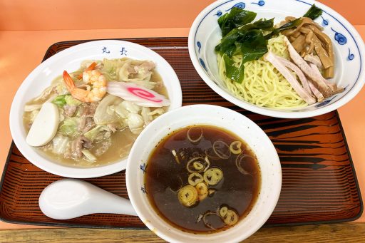 中華丸長の日替定食「つけめんとミニ中華丼」900円（税込）