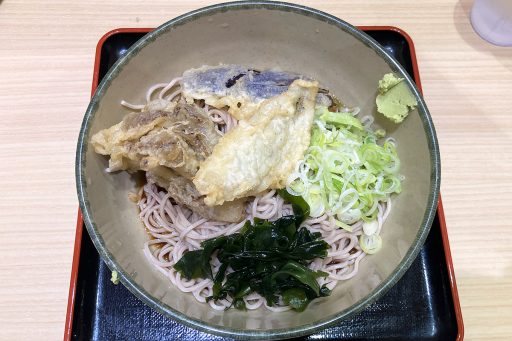 箱根そば 2024年秋限定メニュー「舞茸天と目鯵天・茄子天そば」670円（税込）