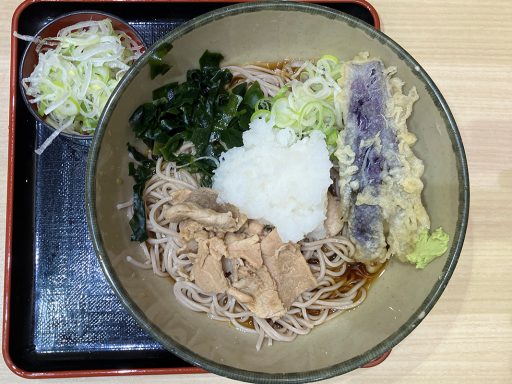 箱そば秋限定メニュー「豚肉と茄子天のおろしそば」