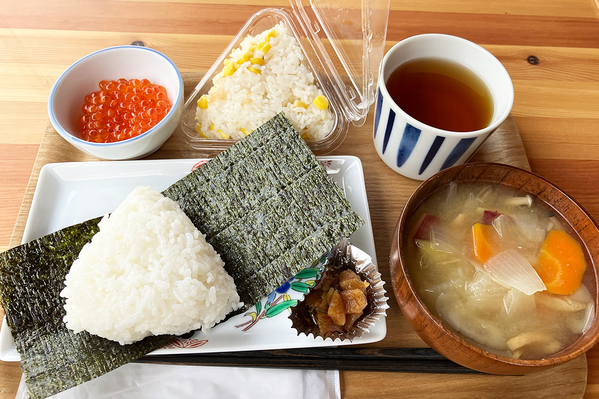 気になっていた「とうきびむすび」250円(税込)をセットにしました