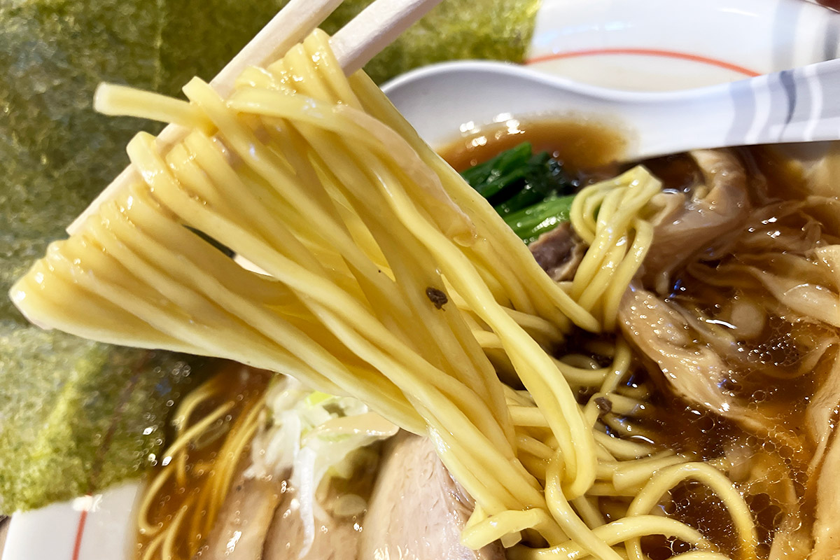 麺はストレート細麺