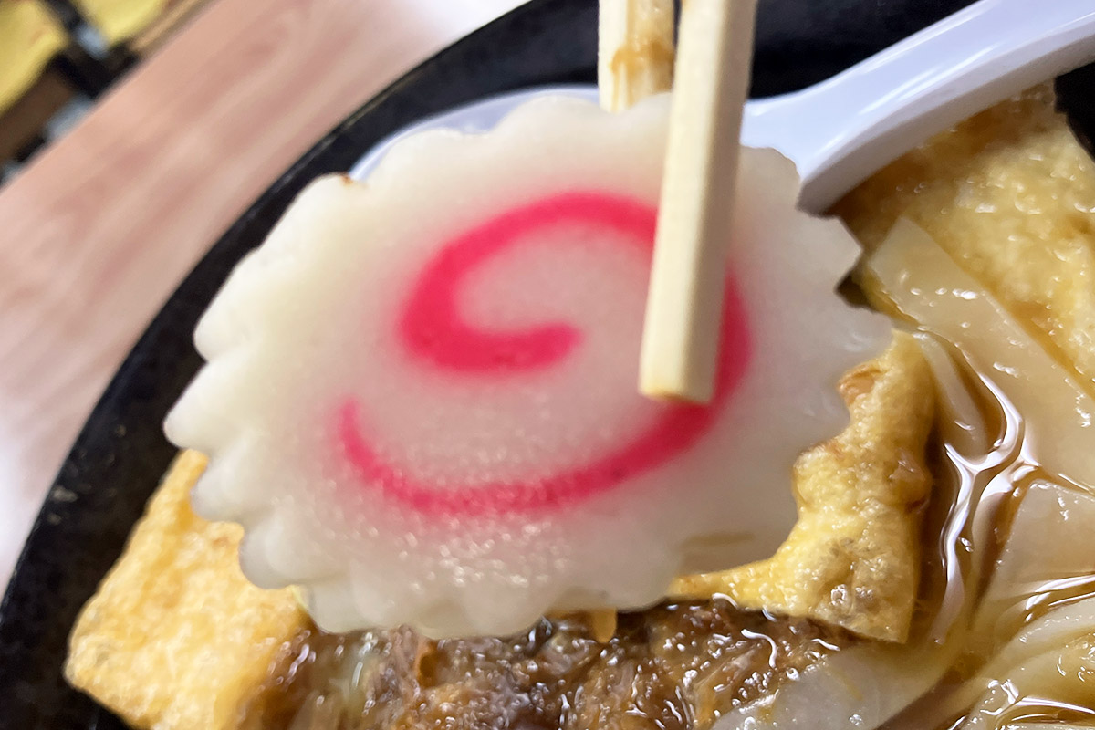 なるともきしめんでは少数派かな、どちらかというとかまぼこが載っていることが多いかも
