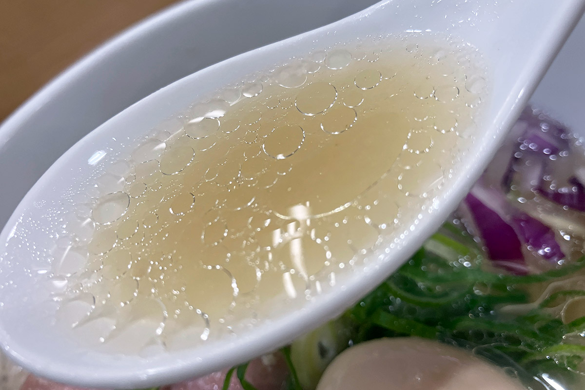 このお店で最も貝が感じられる、貝白湯スープ