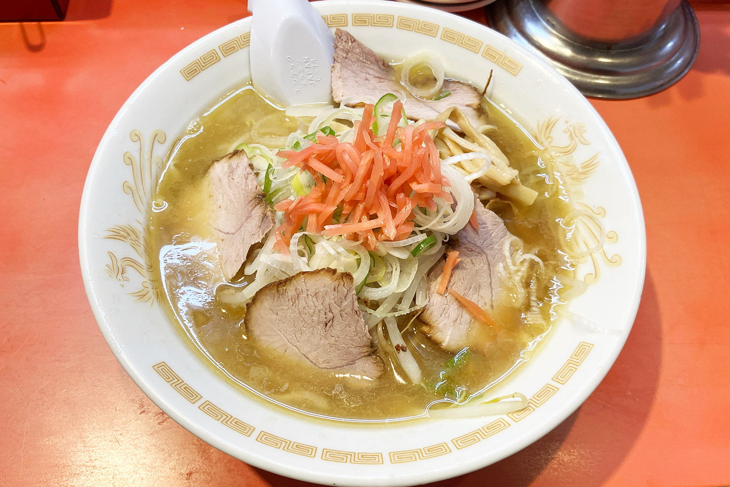 今年のキービジュアルは、見事三連覇を果たし殿堂入りした中華そば専門店 一龍「もやし麺」