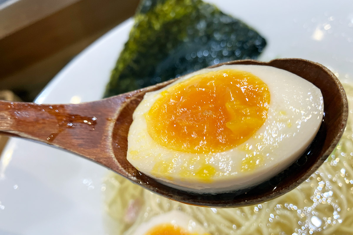 鶏そばを謳っているだけに、味玉にもこだわっています