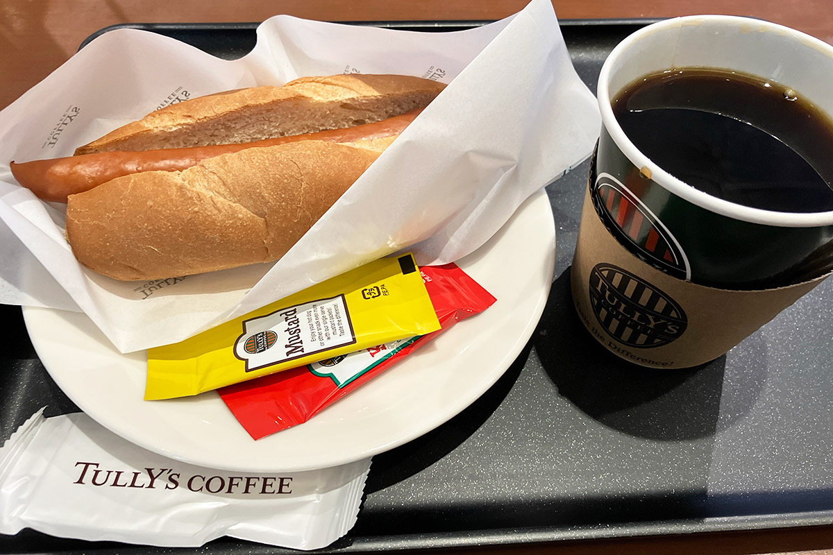タリーズコーヒー下北沢店のモーニング「ボールパークドッグ プレーン セット」625円(税込)