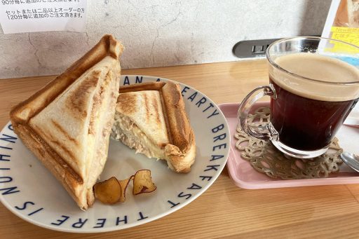 えくぷり「ビッグメルト」「ホットコーヒー」セット1100円（税込）