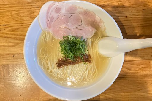 鶏冠78「鶏清湯貝塩そば」1000円（税込）