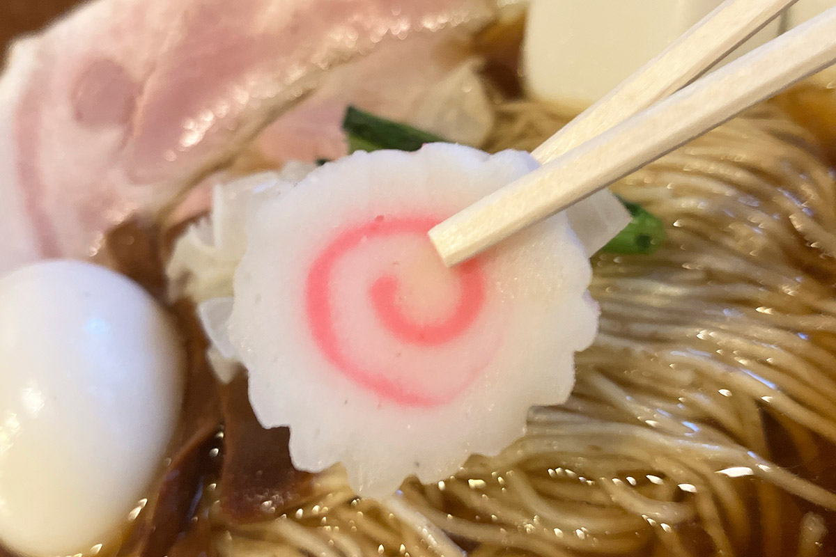 中華そばの定番なると