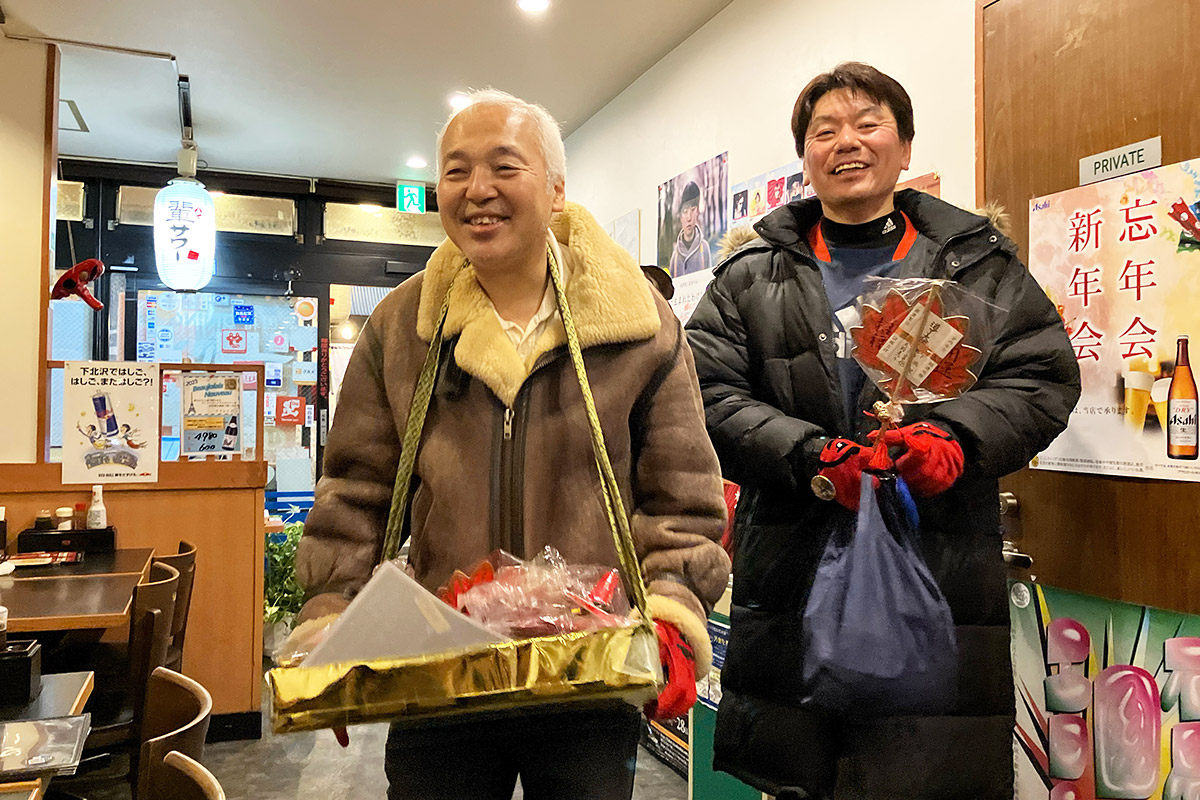 出没前になると、下北沢天狗まつりのありがたいグッズを購入できます