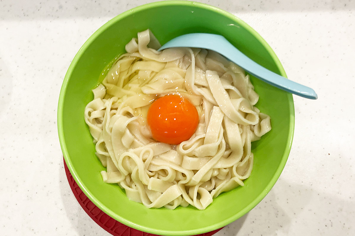 朝5時から営業、朝食に最適!圧延ジャパン・ミーの「TKM(卵かけ麺)」