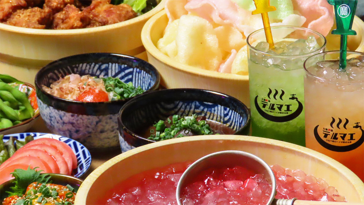 料理は70円(税抜)からご準備。思わず写真や動画が撮りたくなるようなオリジナルロゴグラスや風呂桶をモチーフにした飲み放題専用桶でご提供。