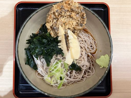 箱そば春メニュー「若竹そば～あさりのミニかき揚げ入り～」