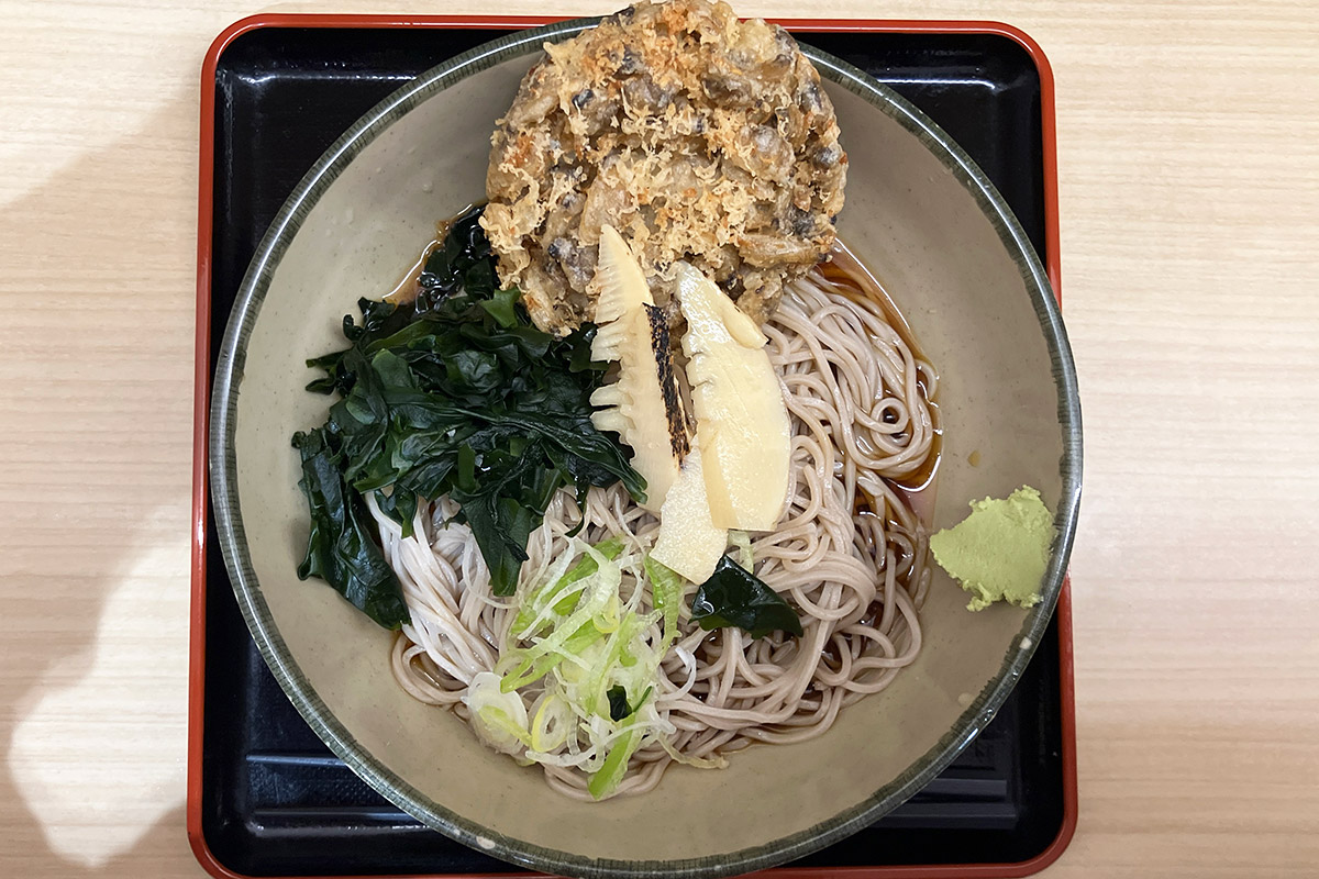箱そば春メニュー「若竹そば～あさりのミニかき揚げ入り～」