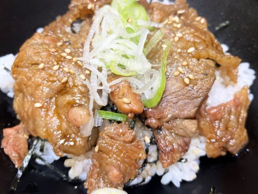 箱根そば「国産豚とろ炭火焼き丼」