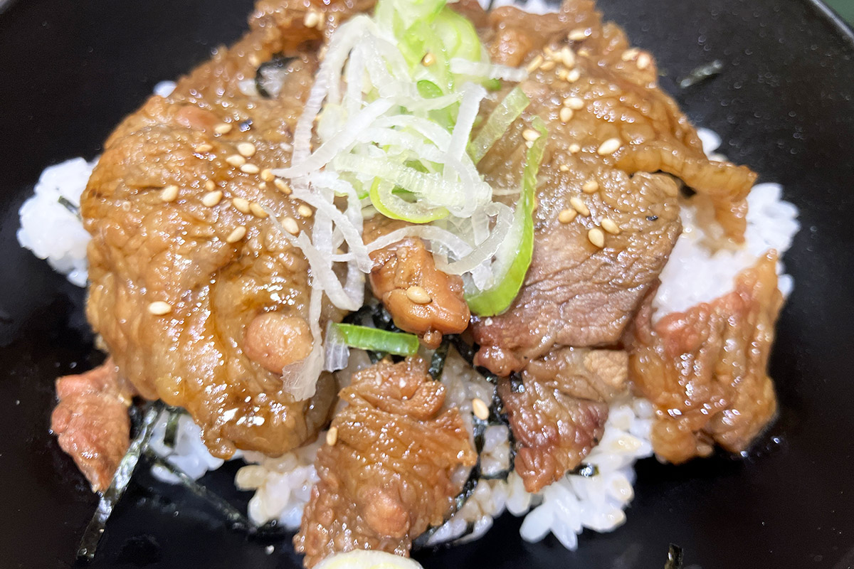 箱根そば「国産豚とろ炭火焼き丼」