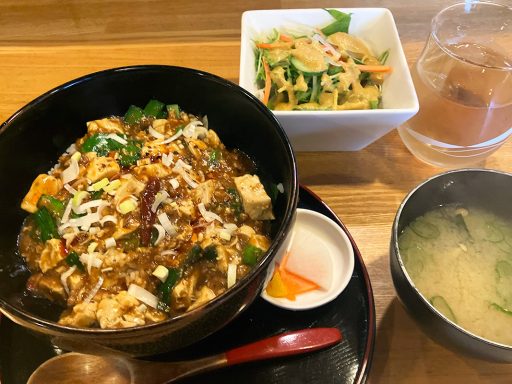 向陽キッチン「四川風麻婆丼」