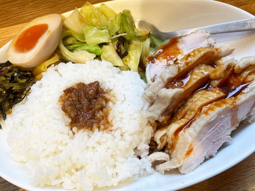 台湾キッチン「マーラー蒸し鶏飯」1050円（税込）