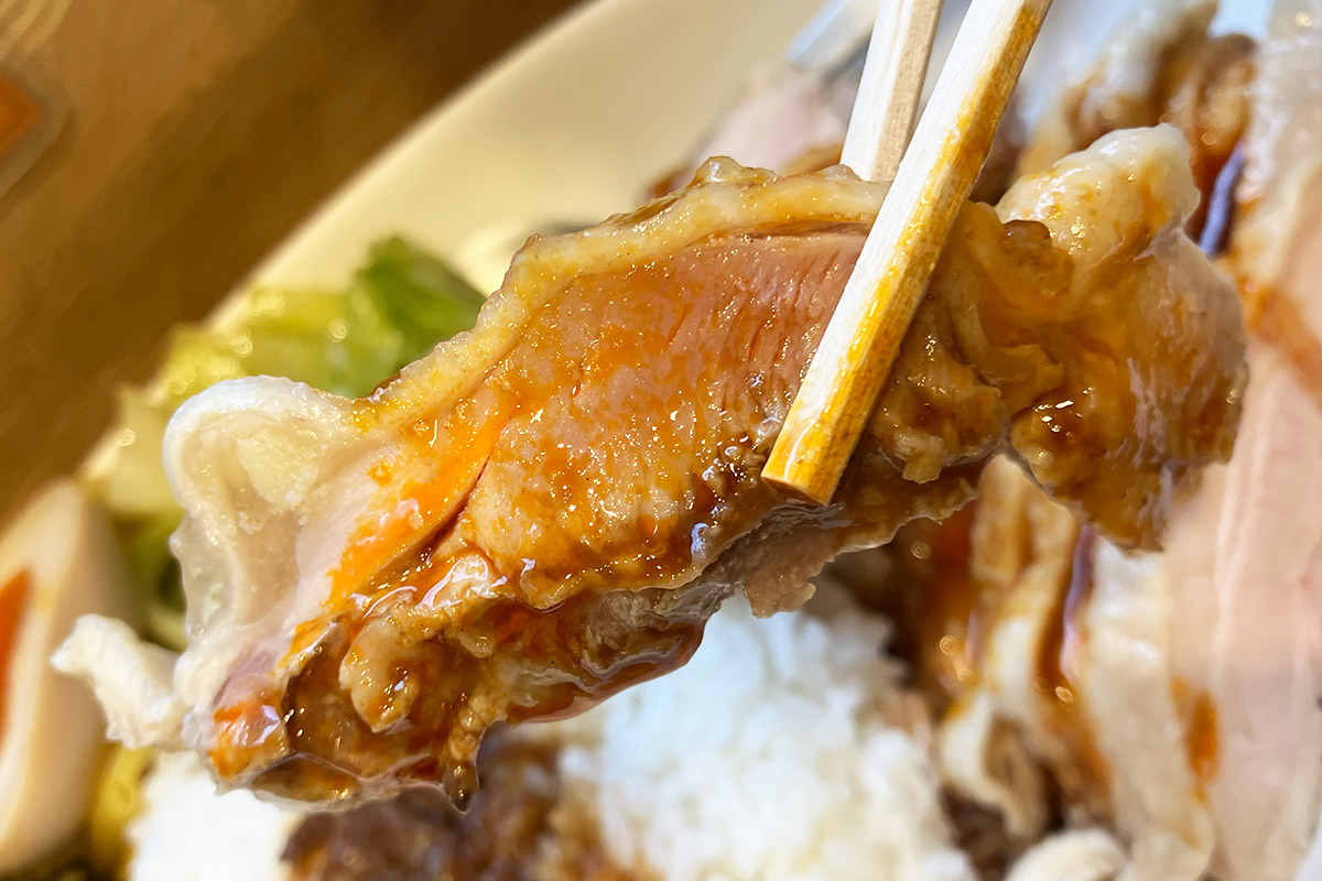 マーラーソースたっぷりの蒸し鶏を頂きます!