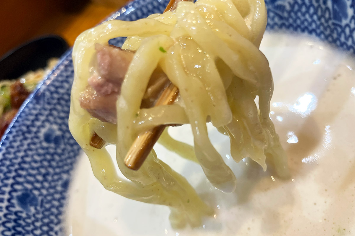 鶏チャーシューと共に味わい