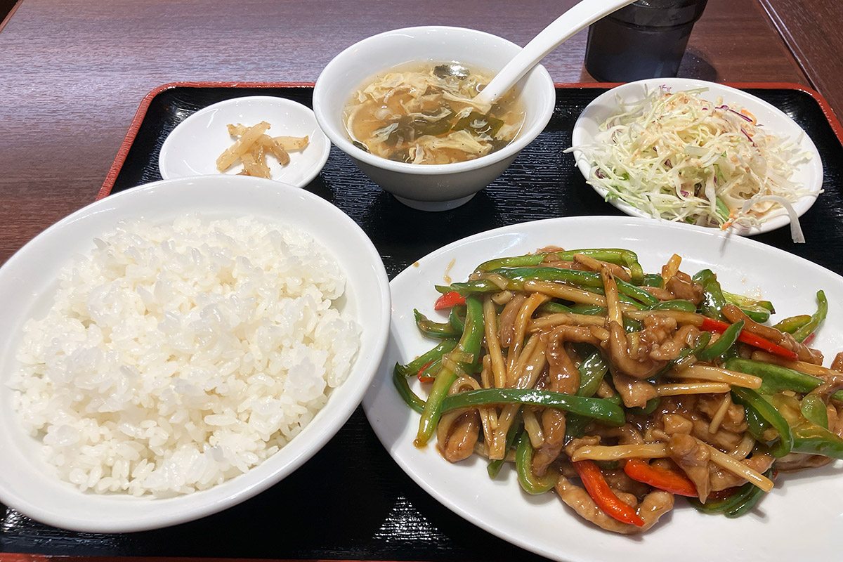 歓迎の日替わり定食「チンジャオロース定食」900円（税込）
