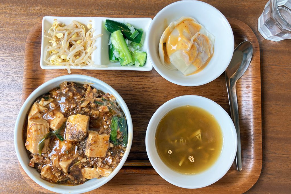 明天好好「明天昼飯（麻婆飯・水餃子）」1300円（税込）