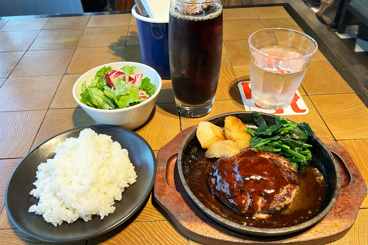 シュマッツ・ベーカリー＆ビア「自家製ハンバーグ」ランチ