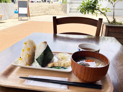 おともさんの「おむすび定食」