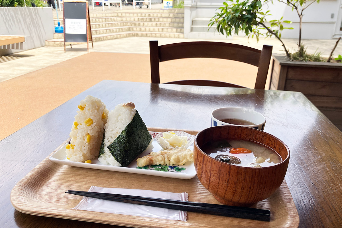 おともさんの「おむすび定食」