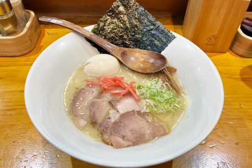 鶏そばそるとの「豚骨ラーメン」
