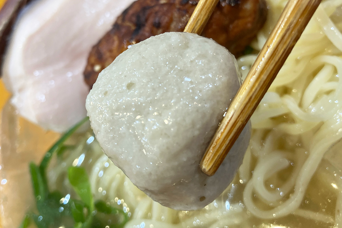 上品な味わいのイワシつみれ、冷たくてもその印象は変わらず