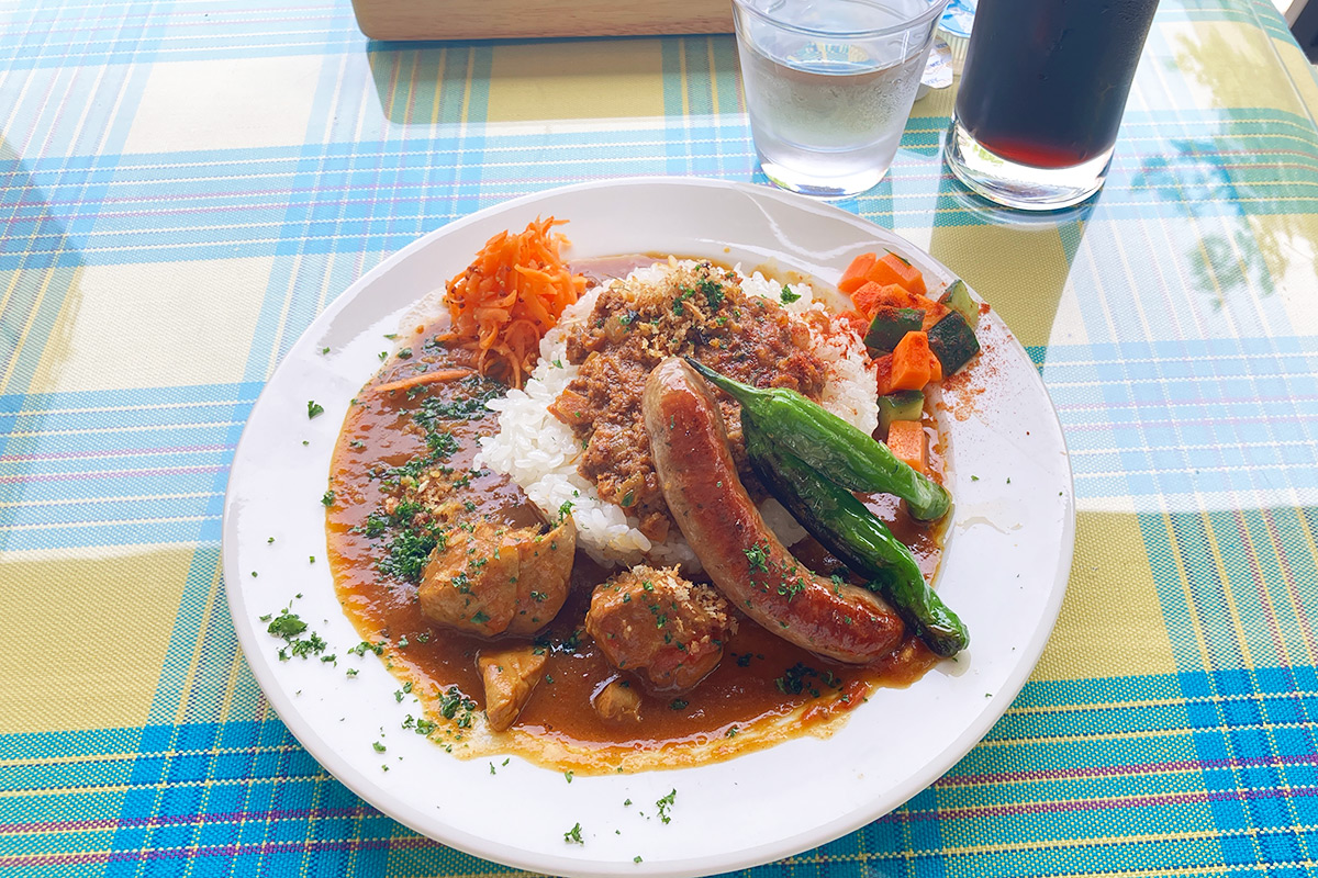 『KURAFT』ポップアップカフェの「にぎやかカレープレート」