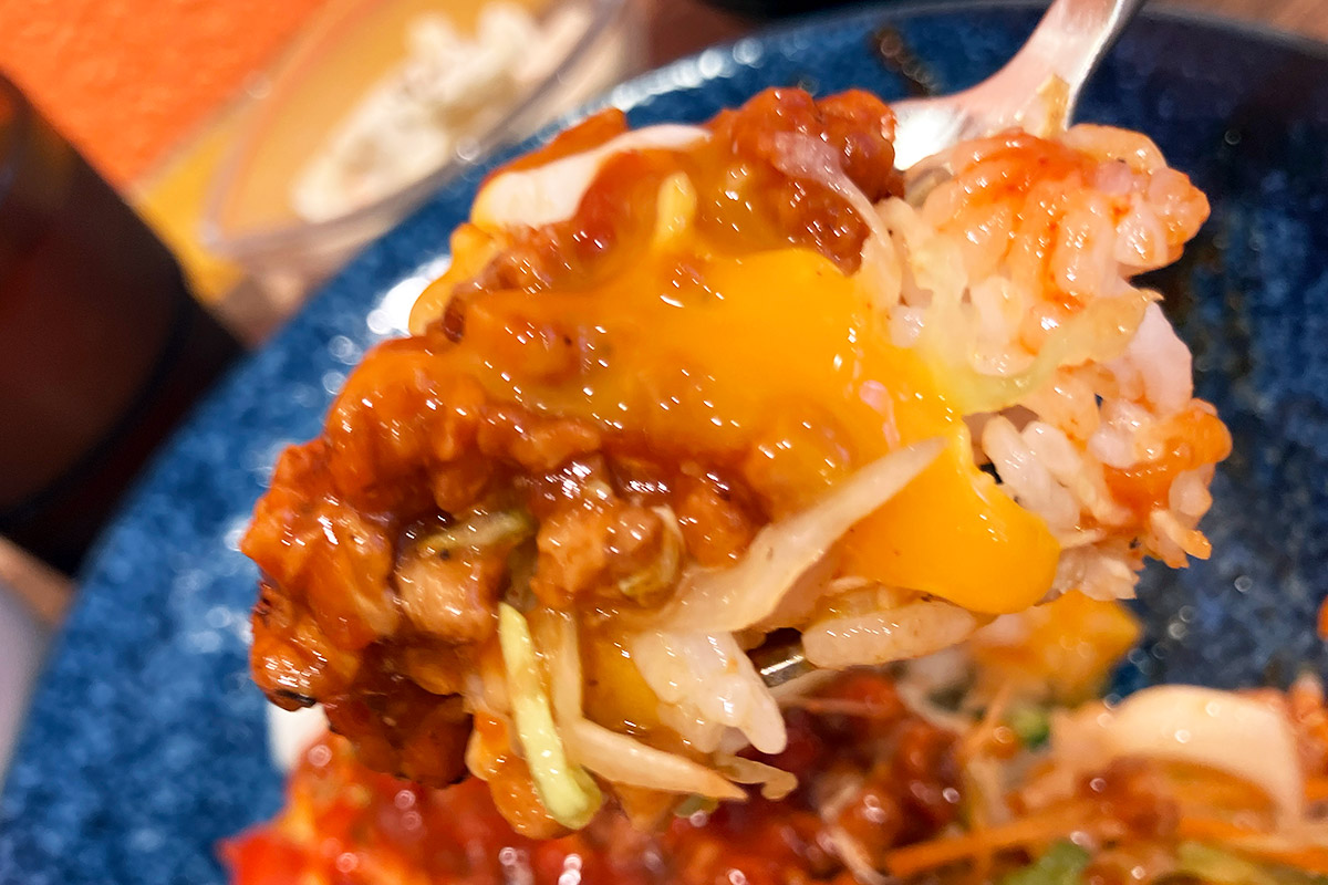 玉子をかけると一気にまろやかに