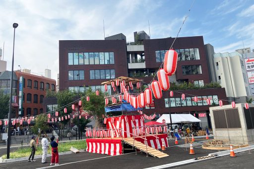 『下北沢盆踊り2025』櫓が完成