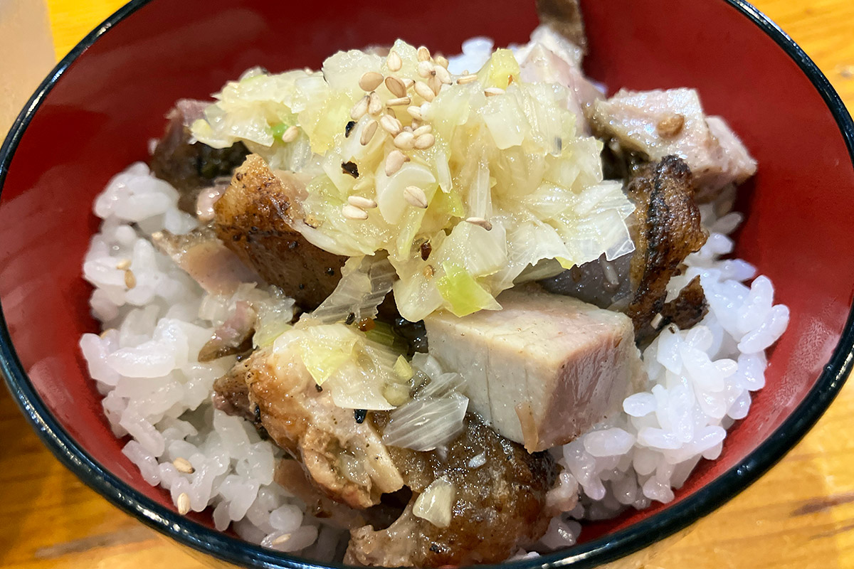 「塩レモンネギチャーシュー丼」も味わいましょう