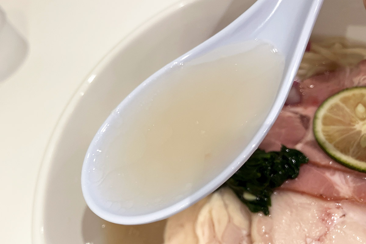 まずはスープから