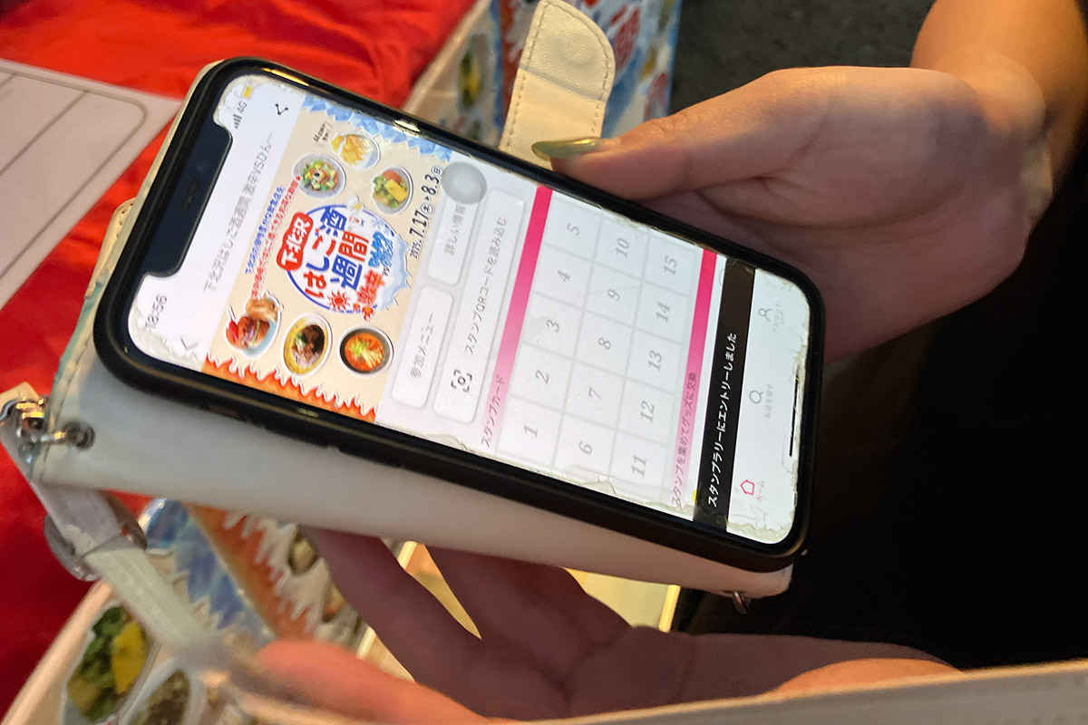 まずは駅前の受付でコードを受け取り、I LOVE 下北沢アプリでエントリー