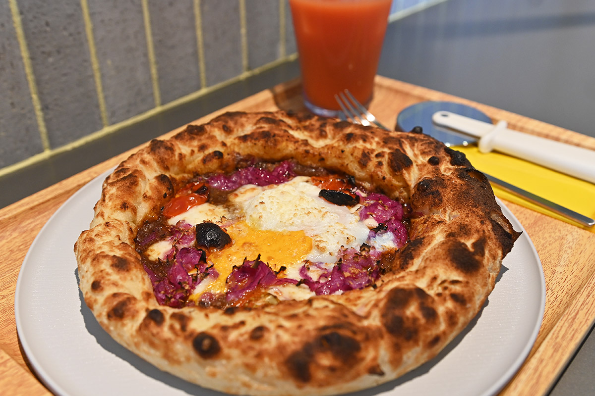 下北沢でしか味わえない！400℃ PIZZA Piu Shimokitazawaの「カレピ(Curry PIZZA)」