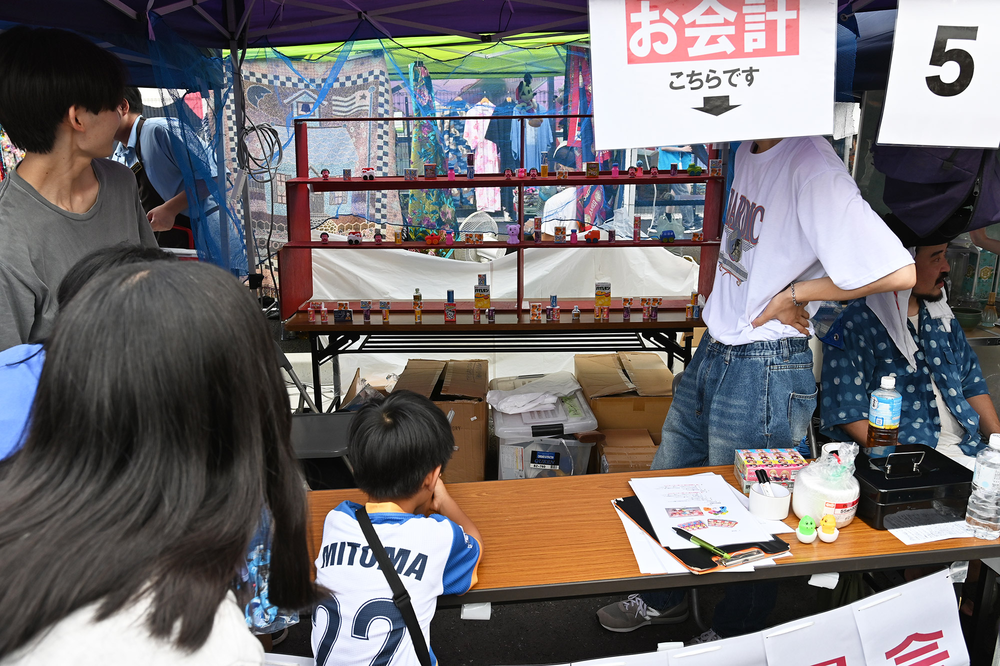 明大祭実行委員会による「射的」