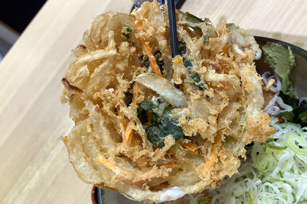 存在感ありまくりの「かき揚げ天」