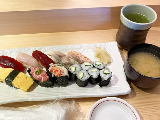 築地すし好 下北沢店の「ランチにぎり」1100円（税抜）