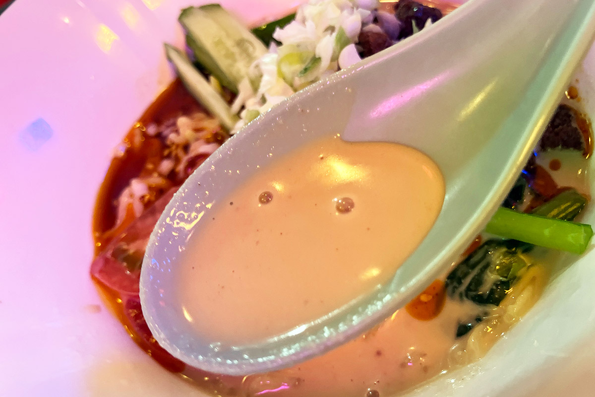 メッチャまろやかな雰囲気のスープ