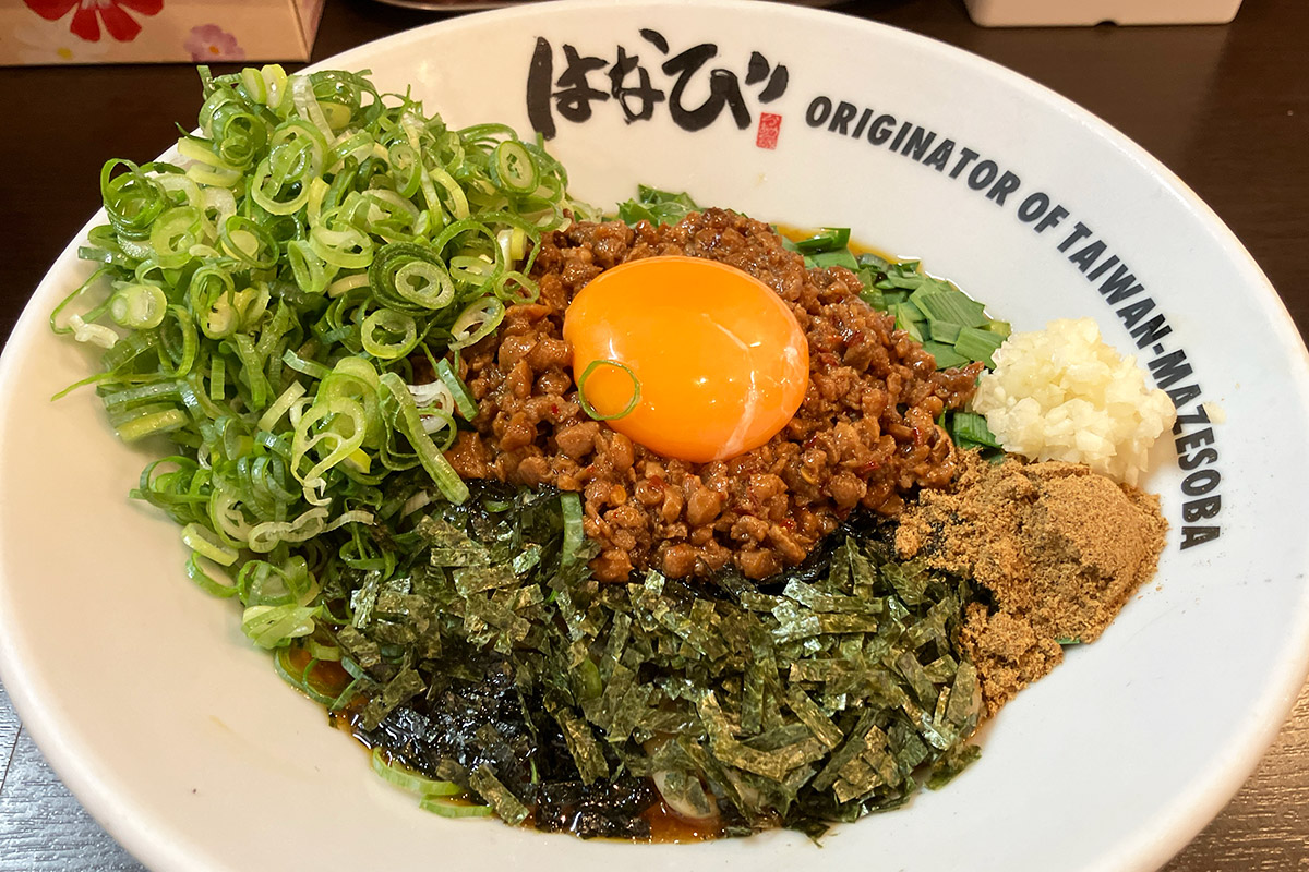台湾まぜそば 麺屋はなび 下北沢店の「ネギ盛り台湾（5辛）」1340円（税込）