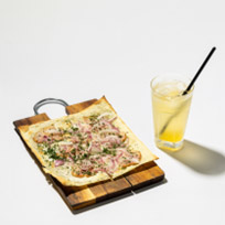 大衆ビストロハルタ
(A街区・A202)
・パイン ハイボール 530円
・タルトフランベ 王道!ベーコンと玉ねぎ 759円