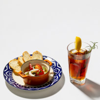 PIZZERIA 8(A街区 A103)
・アイリッシュ ティー 647円
・トマトとシーフード ジェムソンのアヒージョ 647円